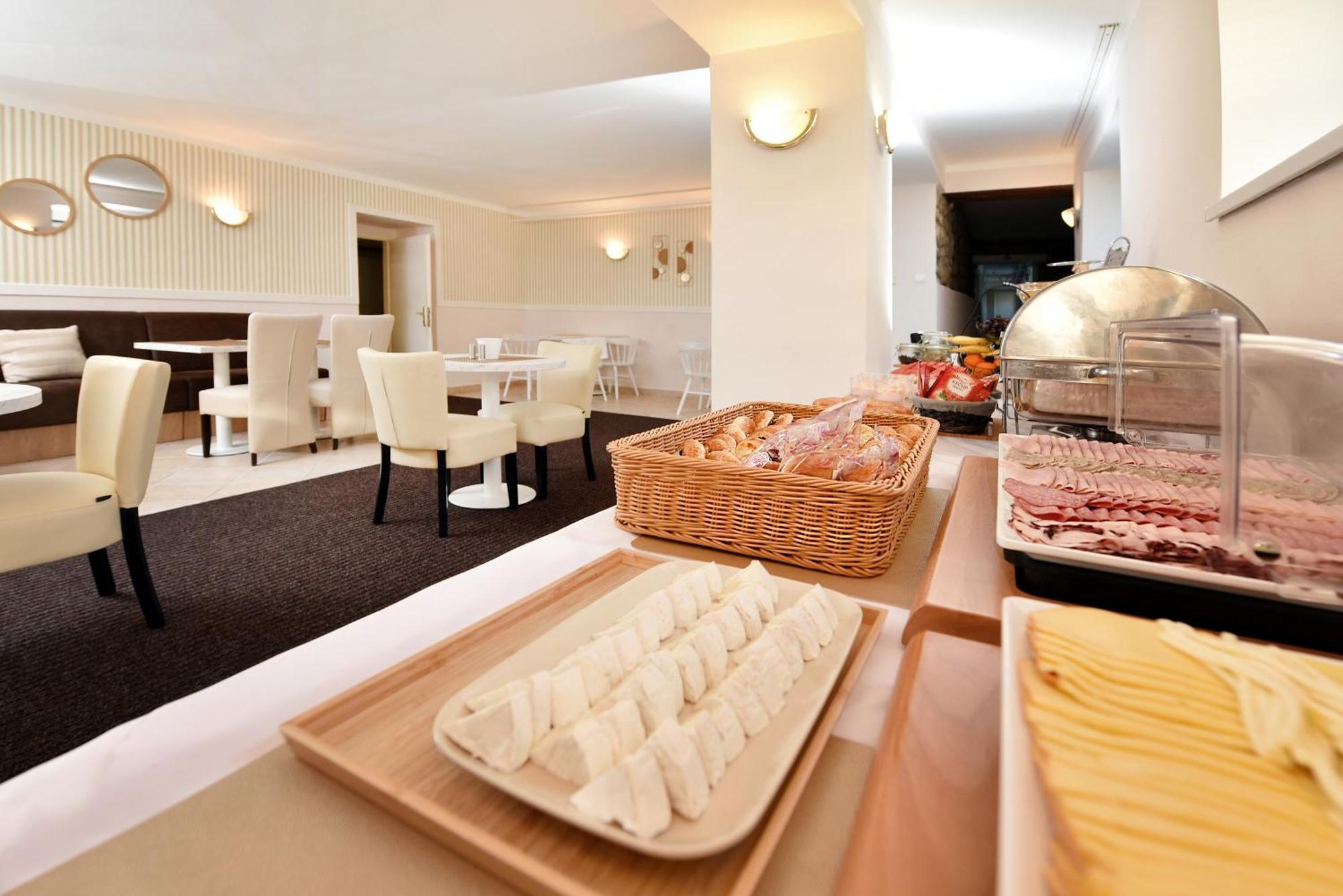 Aplend Hotel Lujza Major Tatranska Lomnica Ngoại thất bức ảnh