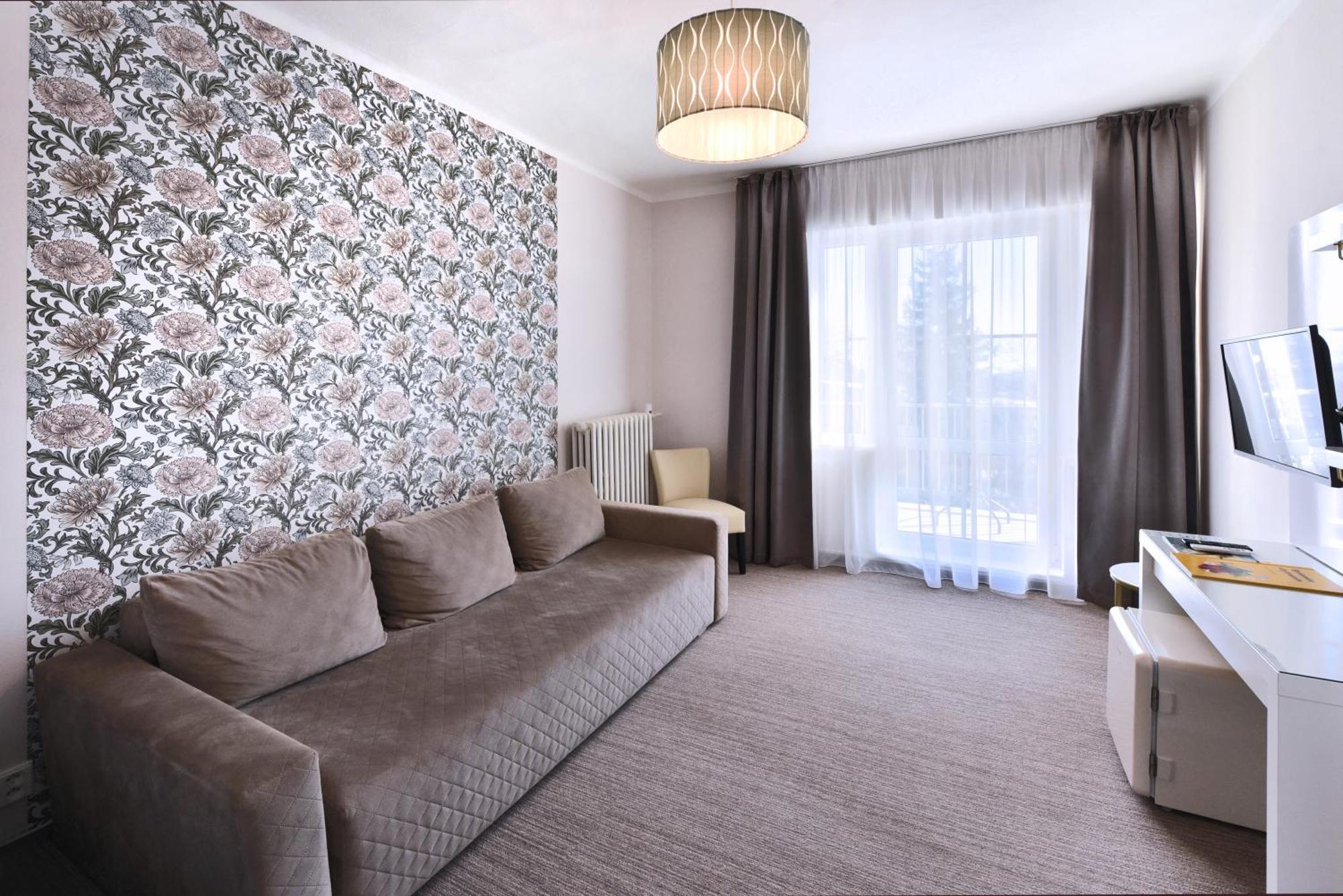 Aplend Hotel Lujza Major Tatranska Lomnica Ngoại thất bức ảnh