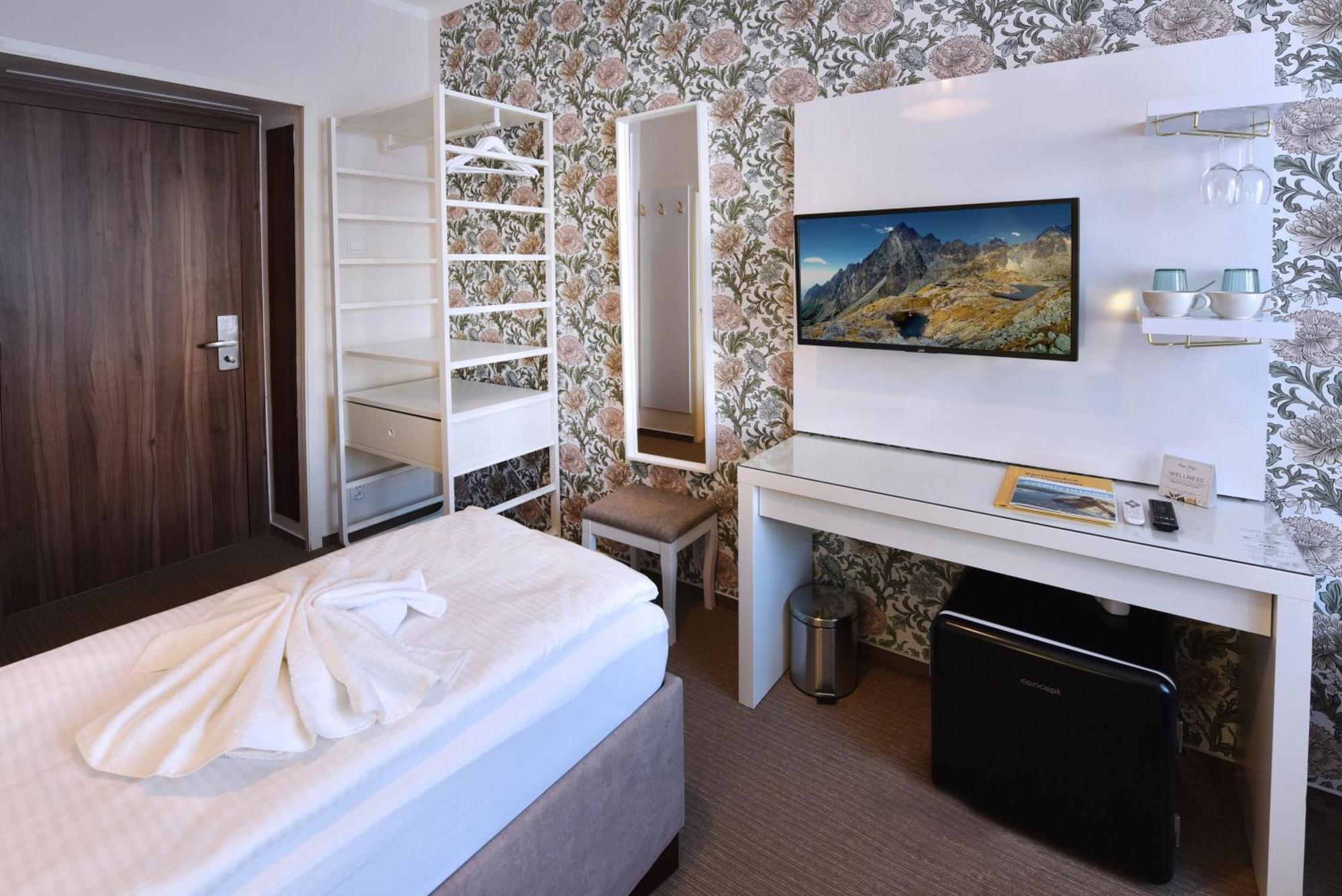 Aplend Hotel Lujza Major Tatranska Lomnica Ngoại thất bức ảnh
